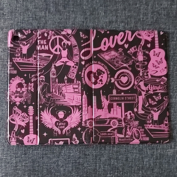 Taylor Swift Pink and Black iPad Cover - Picture 4 of 4